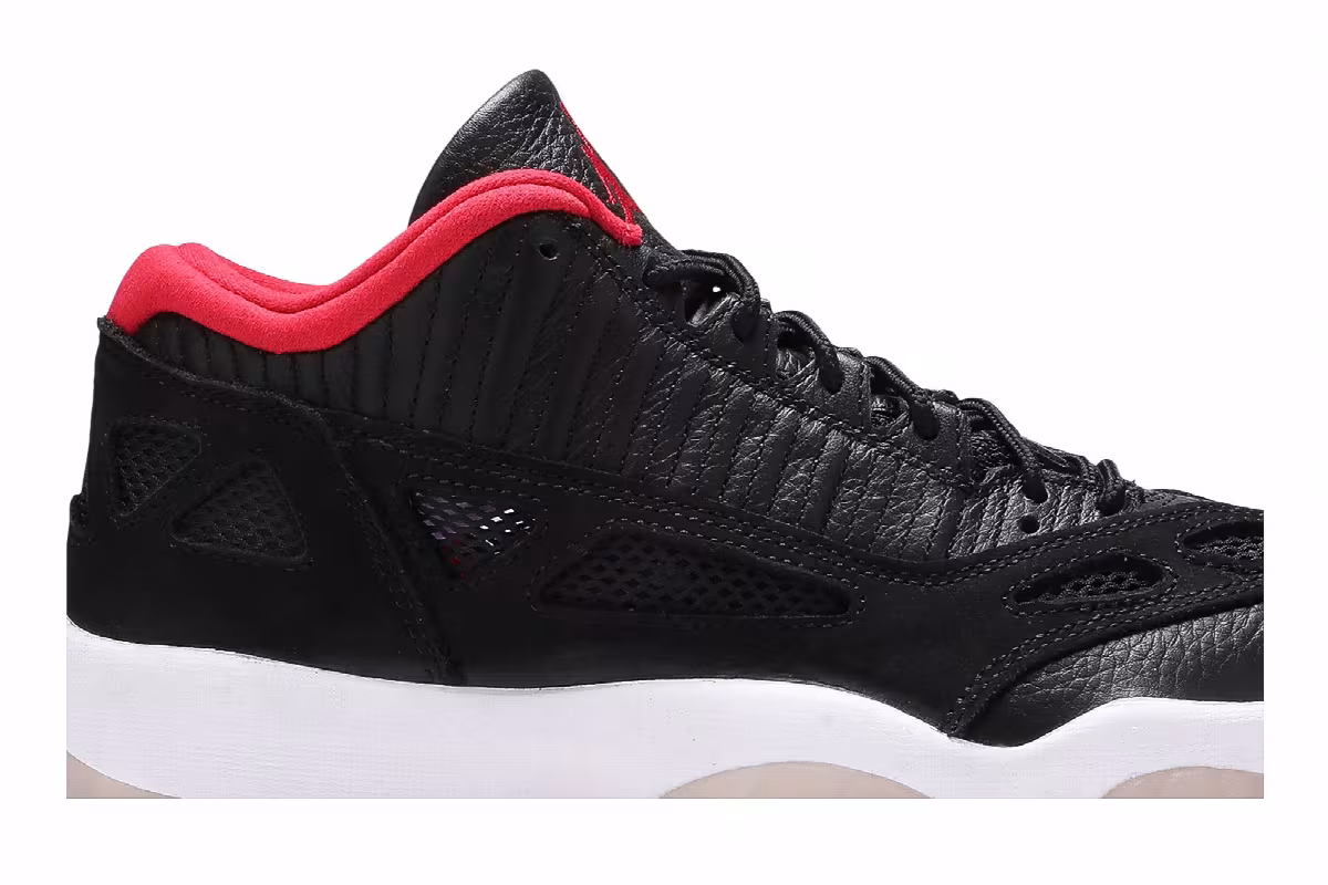 Air Jordan 11 Low IE Bred 2021, view 3