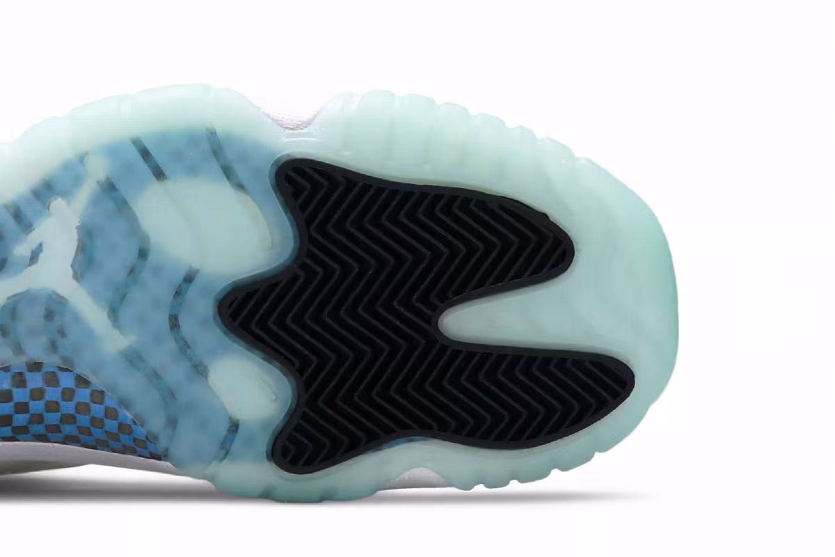 Air Jordan 11 Low GS Legend Blue, view 6