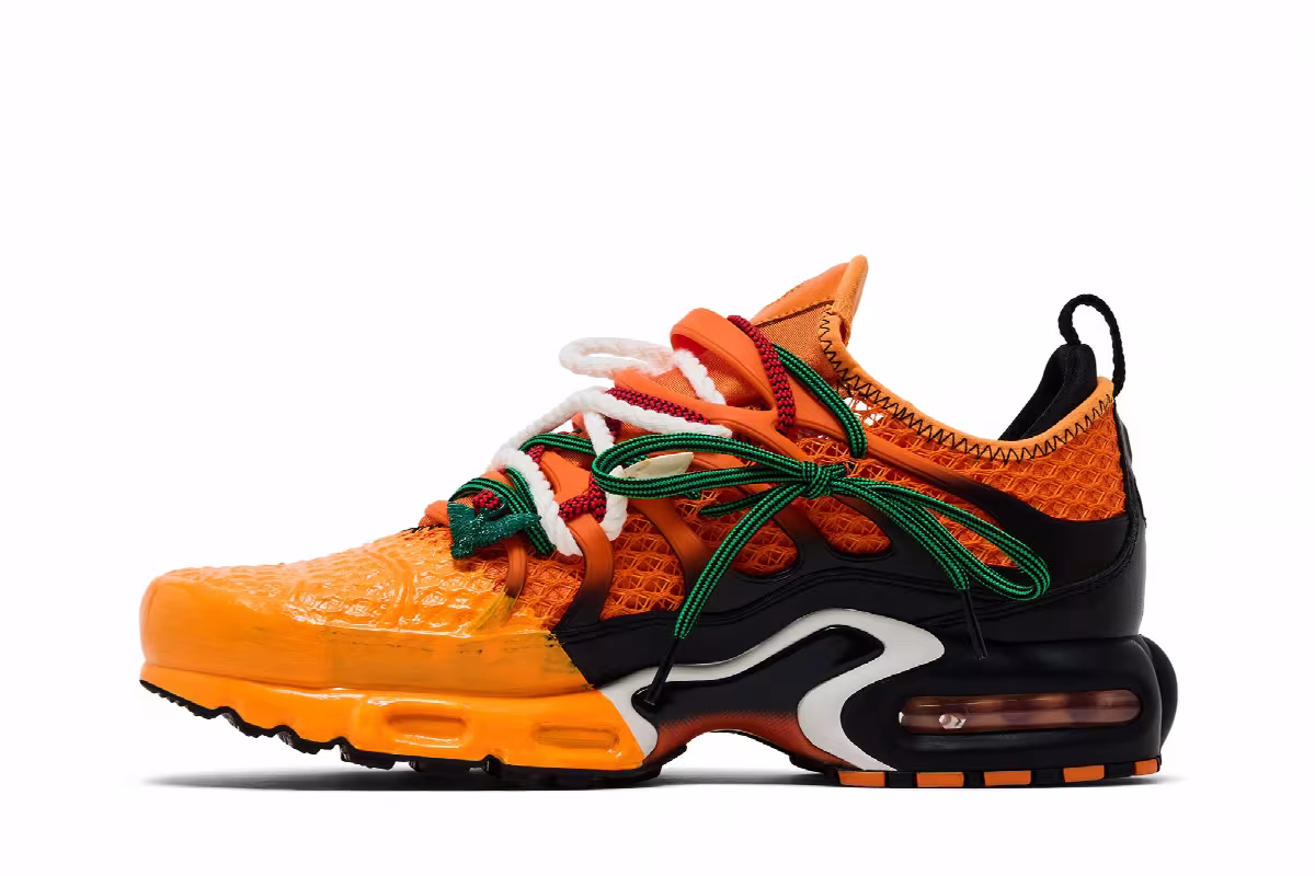 Homecoming x Nike Air Max Plus Safety Orange Black Bright Mandarin, view 4