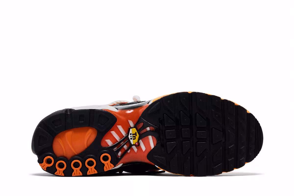 Homecoming x Nike Air Max Plus Safety Orange Black Bright Mandarin, view 5