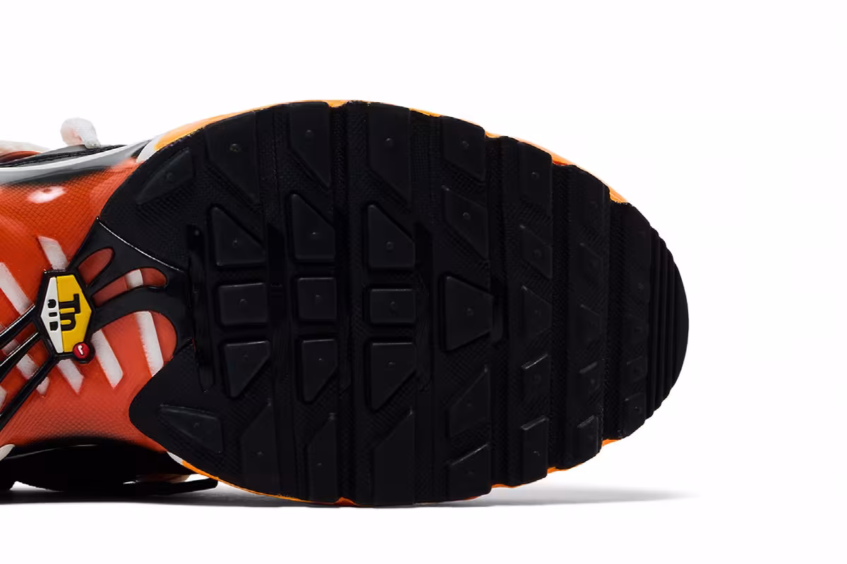 Homecoming x Nike Air Max Plus Safety Orange Black Bright Mandarin, view 6