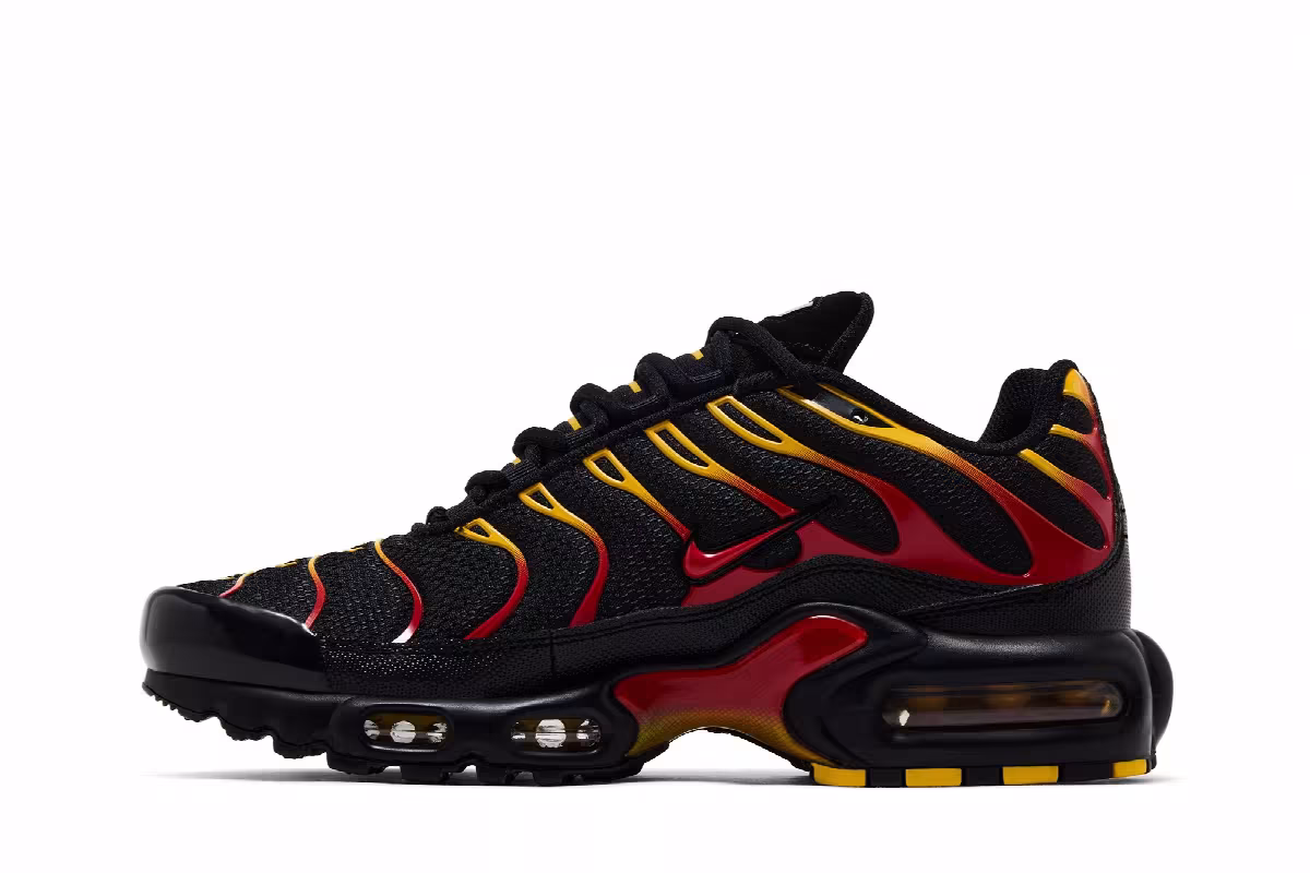 Nike Air Max Plus Black University Gold Red, view 4