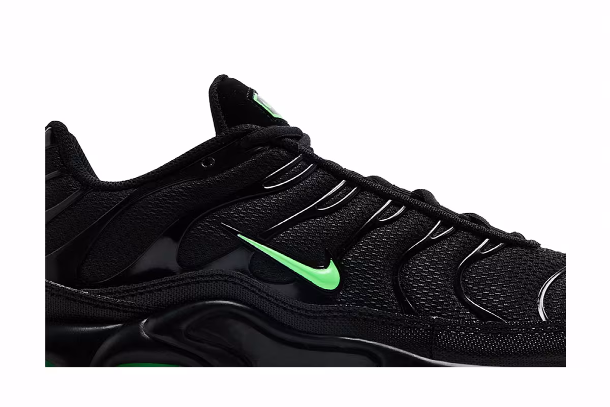 Nike Air Max Plus Green Strike, view 3
