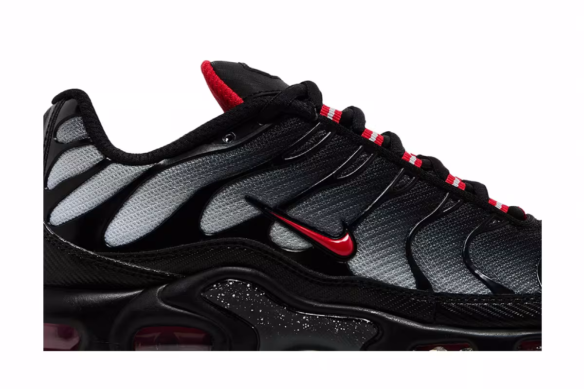 Nike Air Max Plus Black Gradient Red, view 3