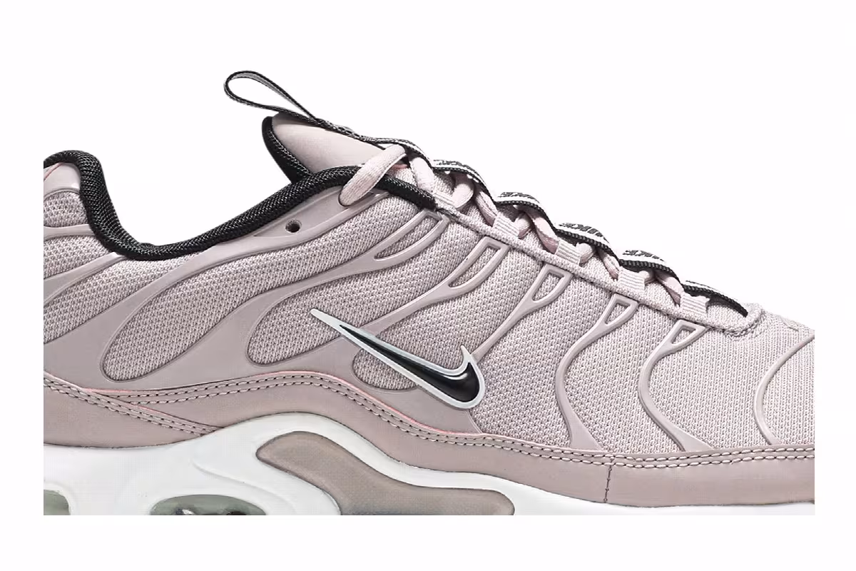 Nike Air Max Plus TN SE Taped, view 3