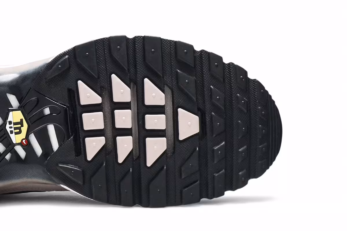 Nike Air Max Plus TN SE Taped, view 6