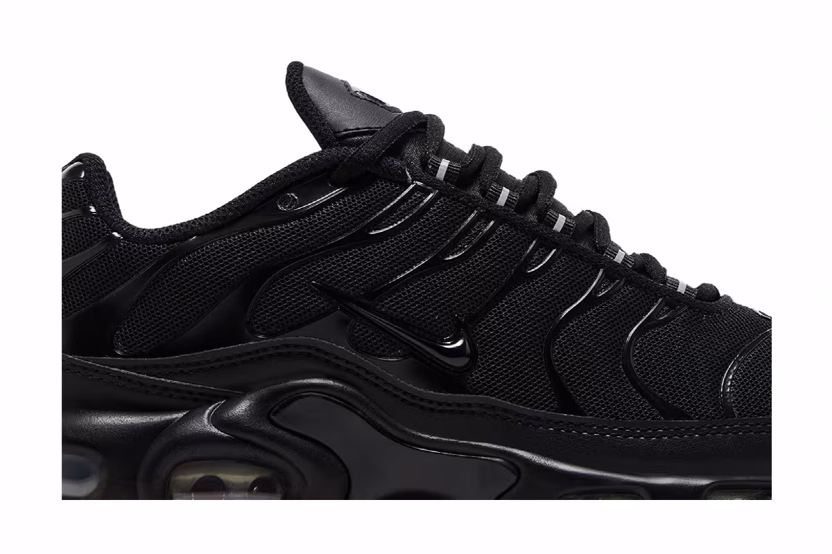 Nike Women's Air Max Plus Triple Black, view 3