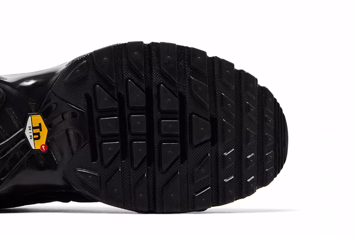 Nike Women's Air Max Plus Triple Black, view 6