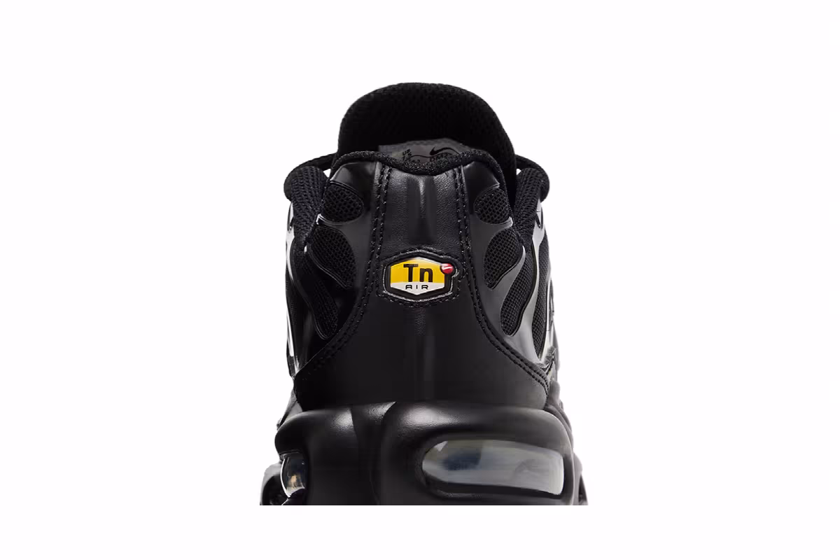 Nike Women's Air Max Plus Triple Black, view 8