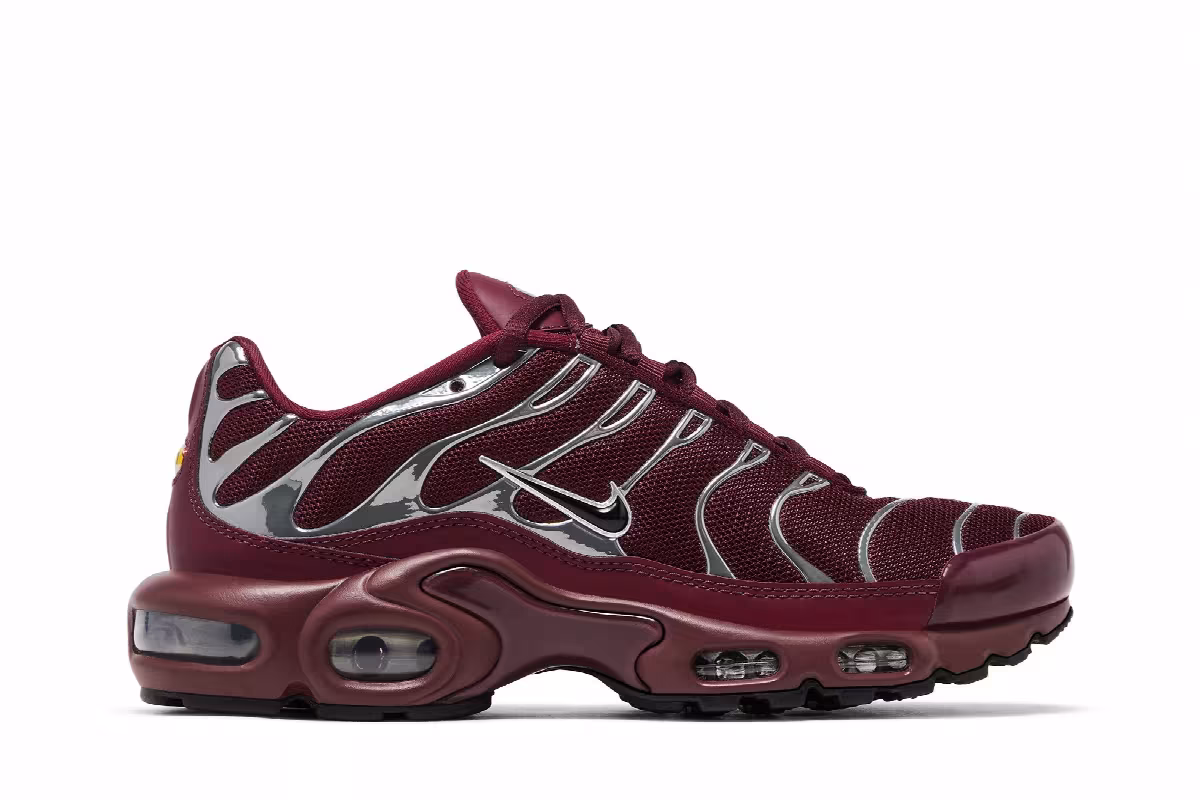Nike Women's Air Max Plus SE Night Maroon Chrome Silver, view 2