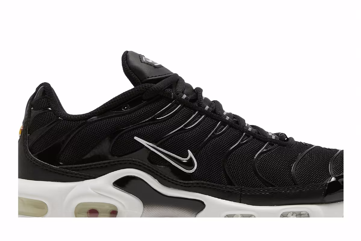Nike Women's Air Max Plus Black White, view 3