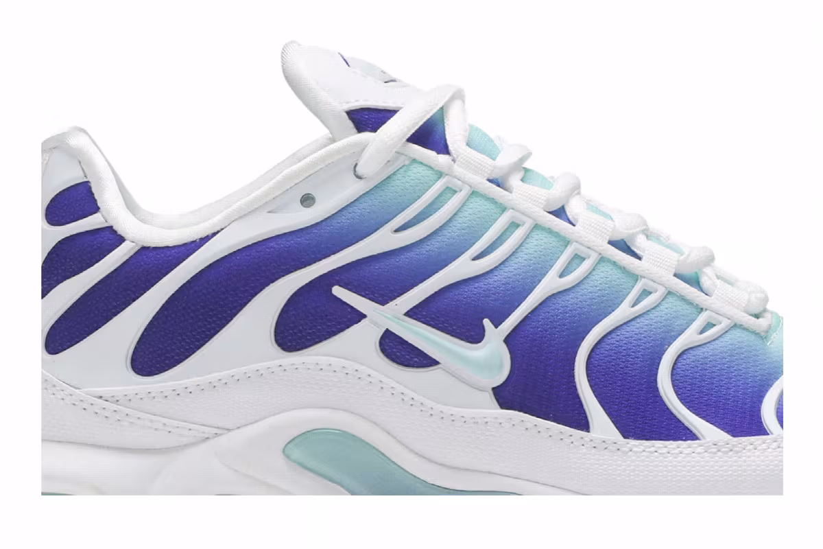 Nike Women's Air Max Plus TN SE Bleached Aqua, view 3