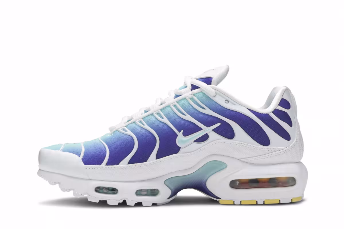 Nike Women's Air Max Plus TN SE Bleached Aqua, view 4