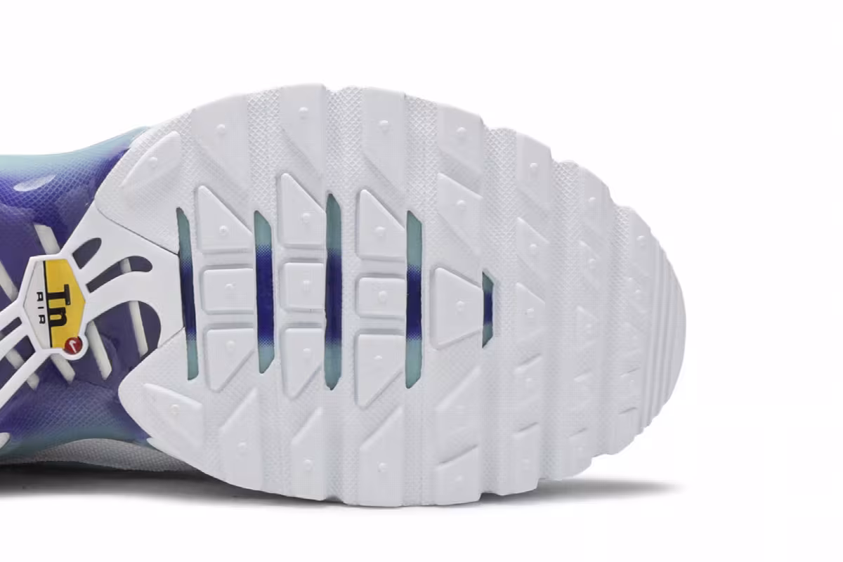 Nike Women's Air Max Plus TN SE Bleached Aqua, view 6