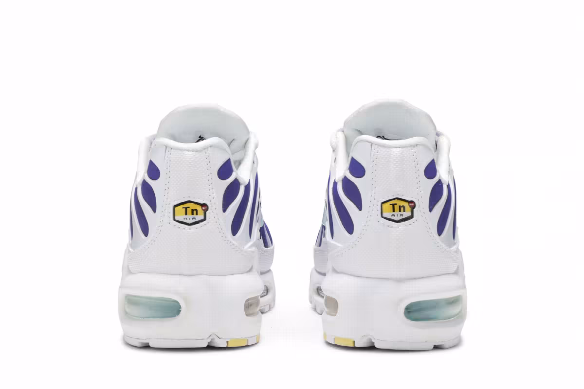 Nike Women's Air Max Plus TN SE Bleached Aqua, view 7