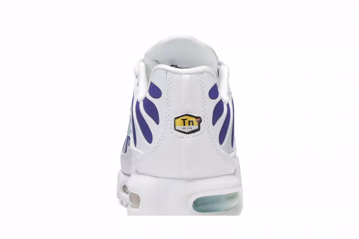 Nike Women's Air Max Plus TN SE Bleached Aqua, view 8