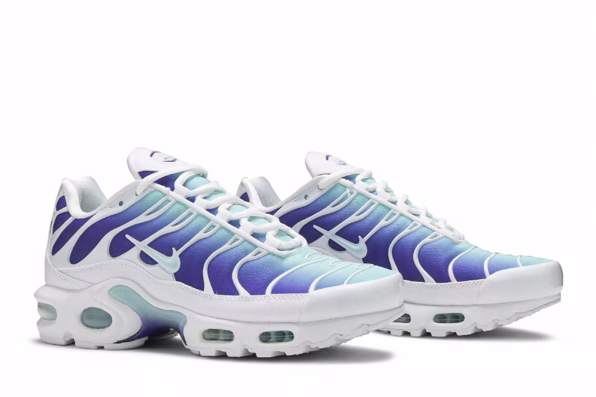 Nike Women's Air Max Plus TN SE Bleached Aqua, view 9