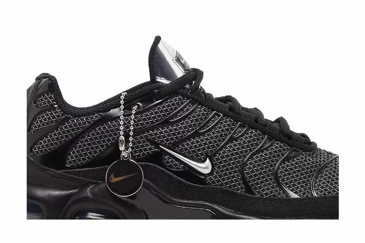 Nike Women's Air Max Plus Black Metallic Silver, view 3