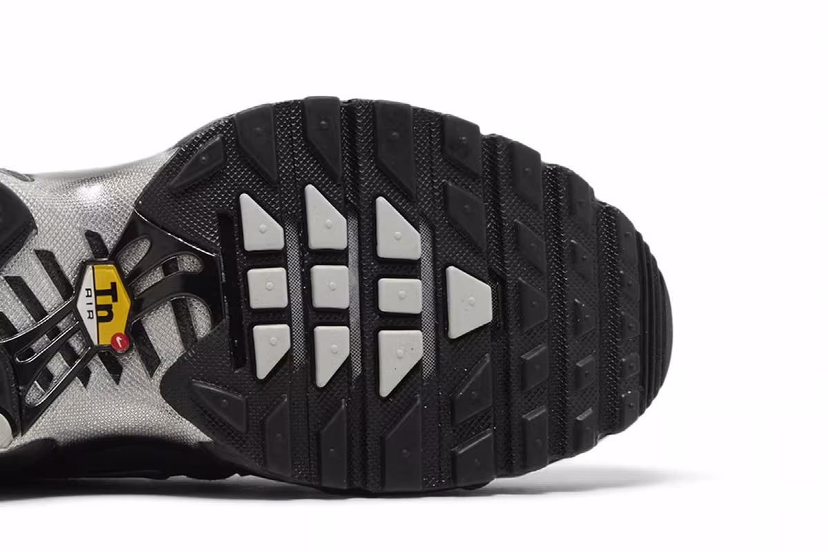 Nike Women's Air Max Plus Black Metallic Silver, view 6