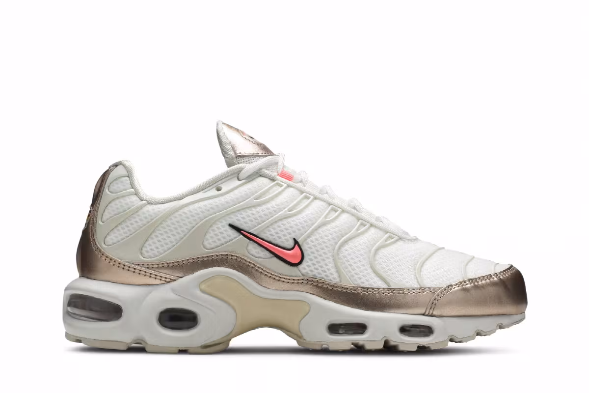 Nike Women's Air Max Plus Light Orewood Brown, view 2