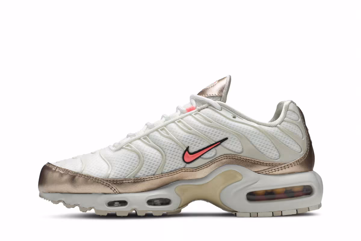 Nike Women's Air Max Plus Light Orewood Brown, view 4