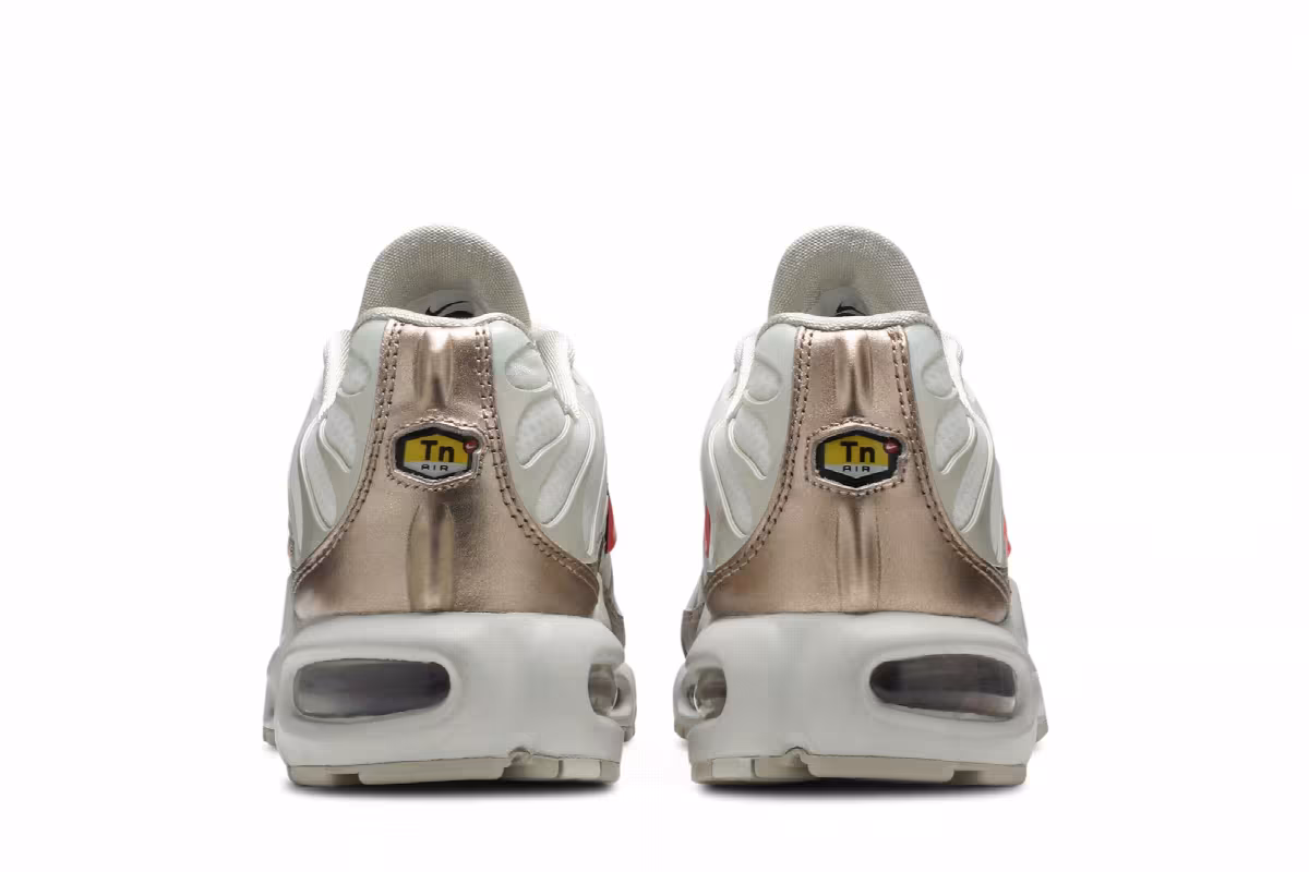 Nike Women's Air Max Plus Light Orewood Brown, view 7