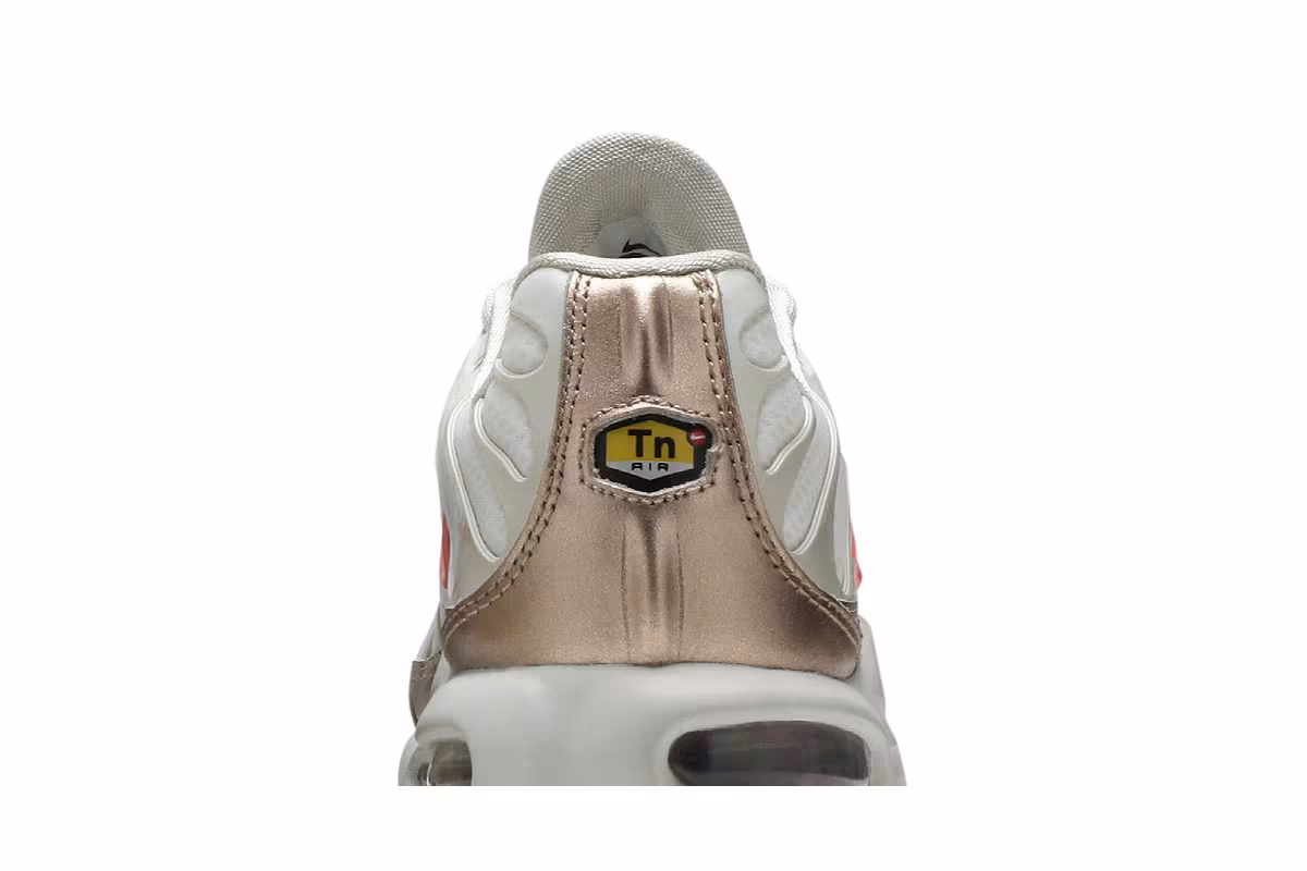 Nike Women's Air Max Plus Light Orewood Brown, view 8