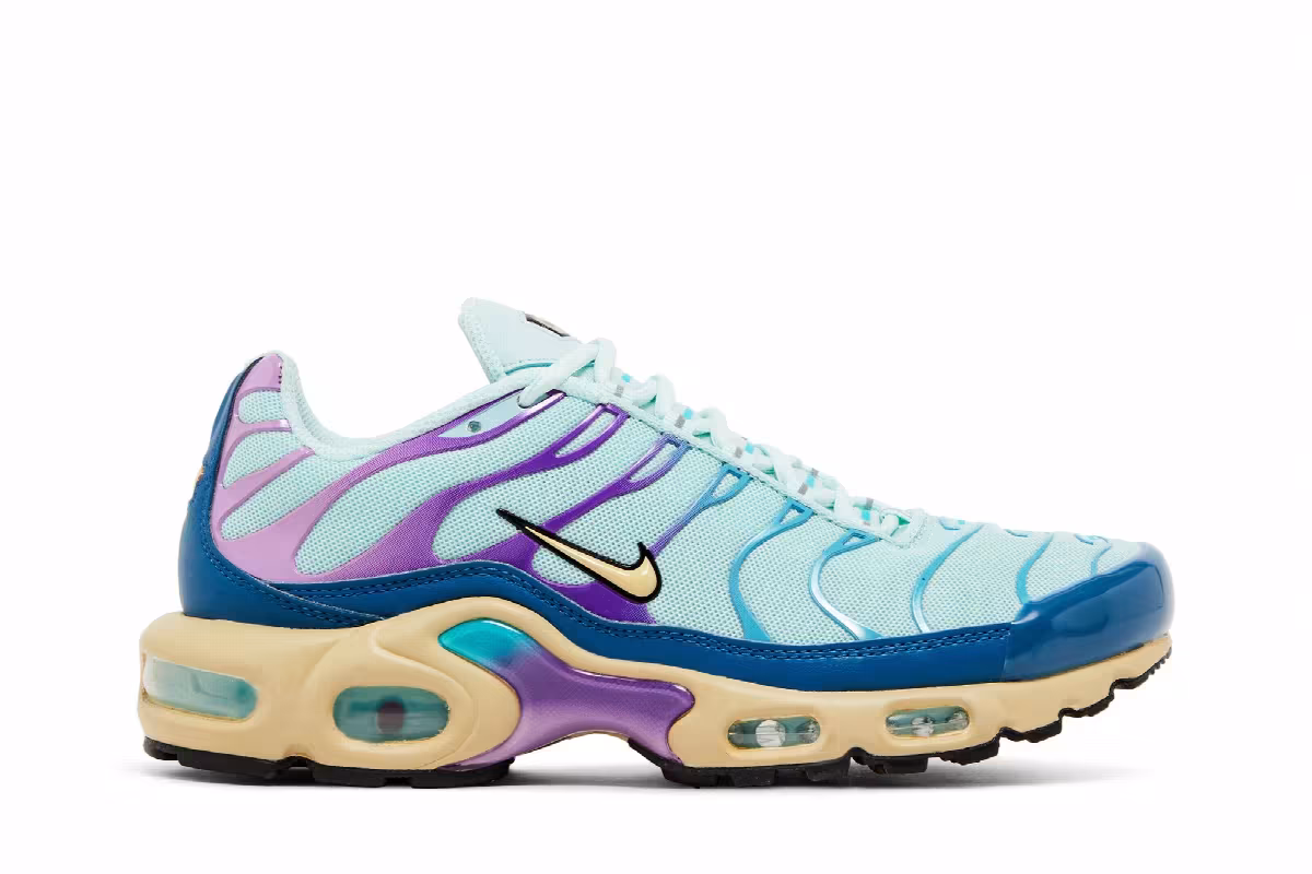 Nike Women's Air Max Plus Jade Ice, view 2
