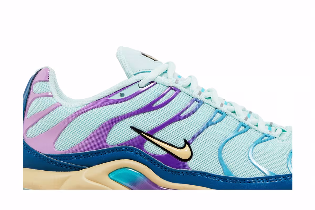 Nike Women's Air Max Plus Jade Ice, view 3