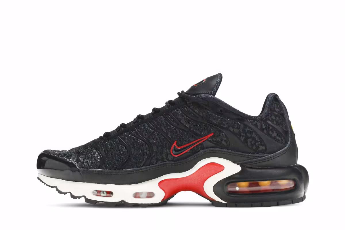 Nike Women's Air Max Plus TN Black Red, view 4