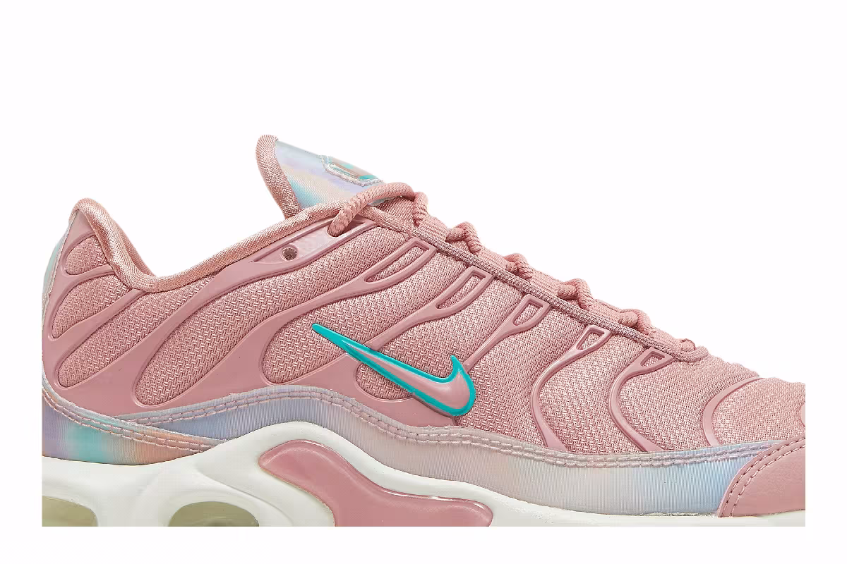 Nike Women's Air Max Plus SE Red Stardust, view 3