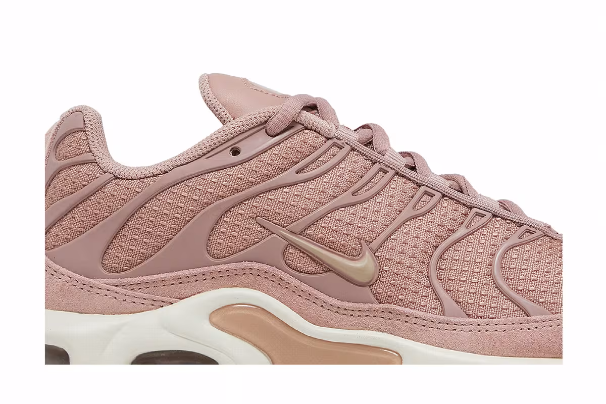 Nike Women's Air Max Plus, view 3