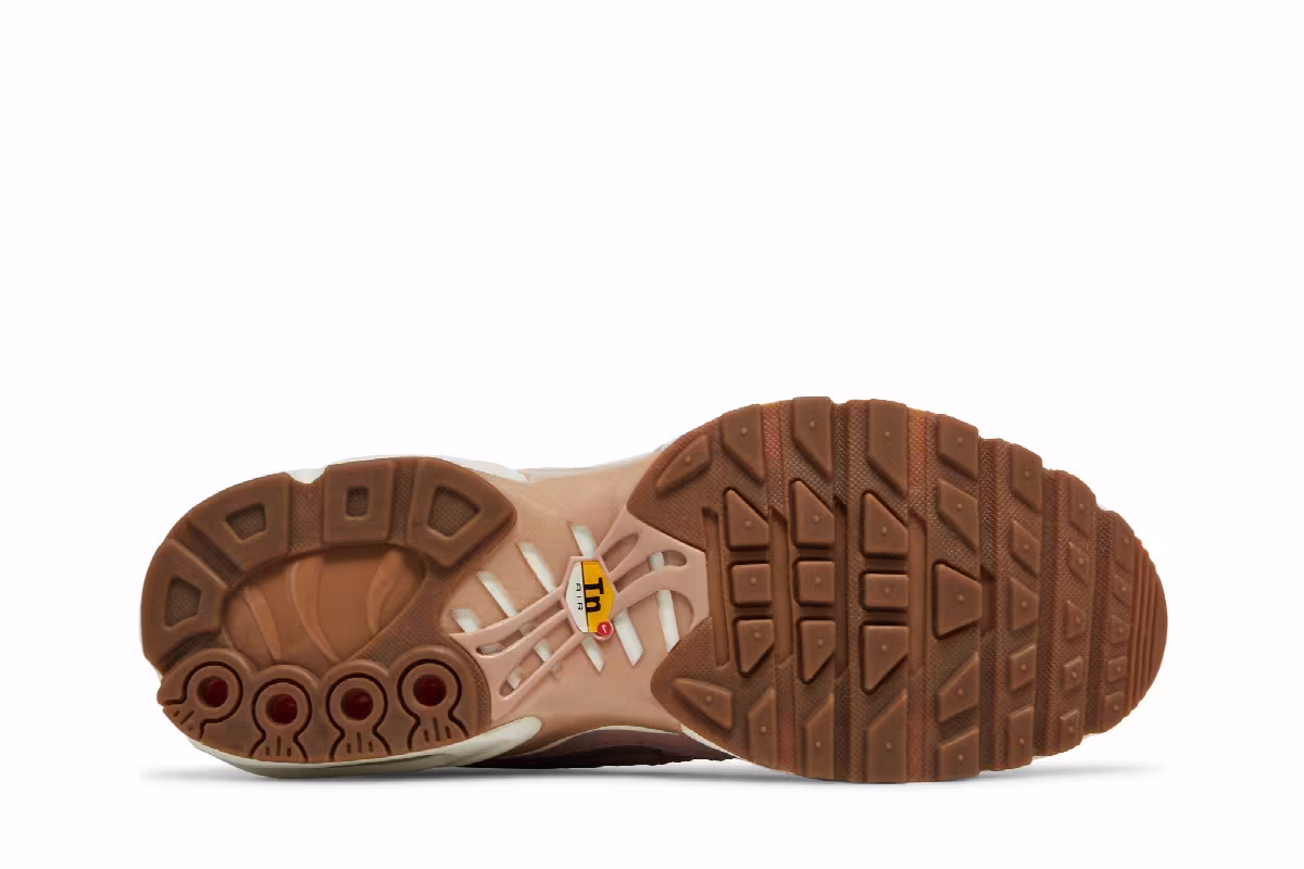 Nike Women's Air Max Plus, view 5
