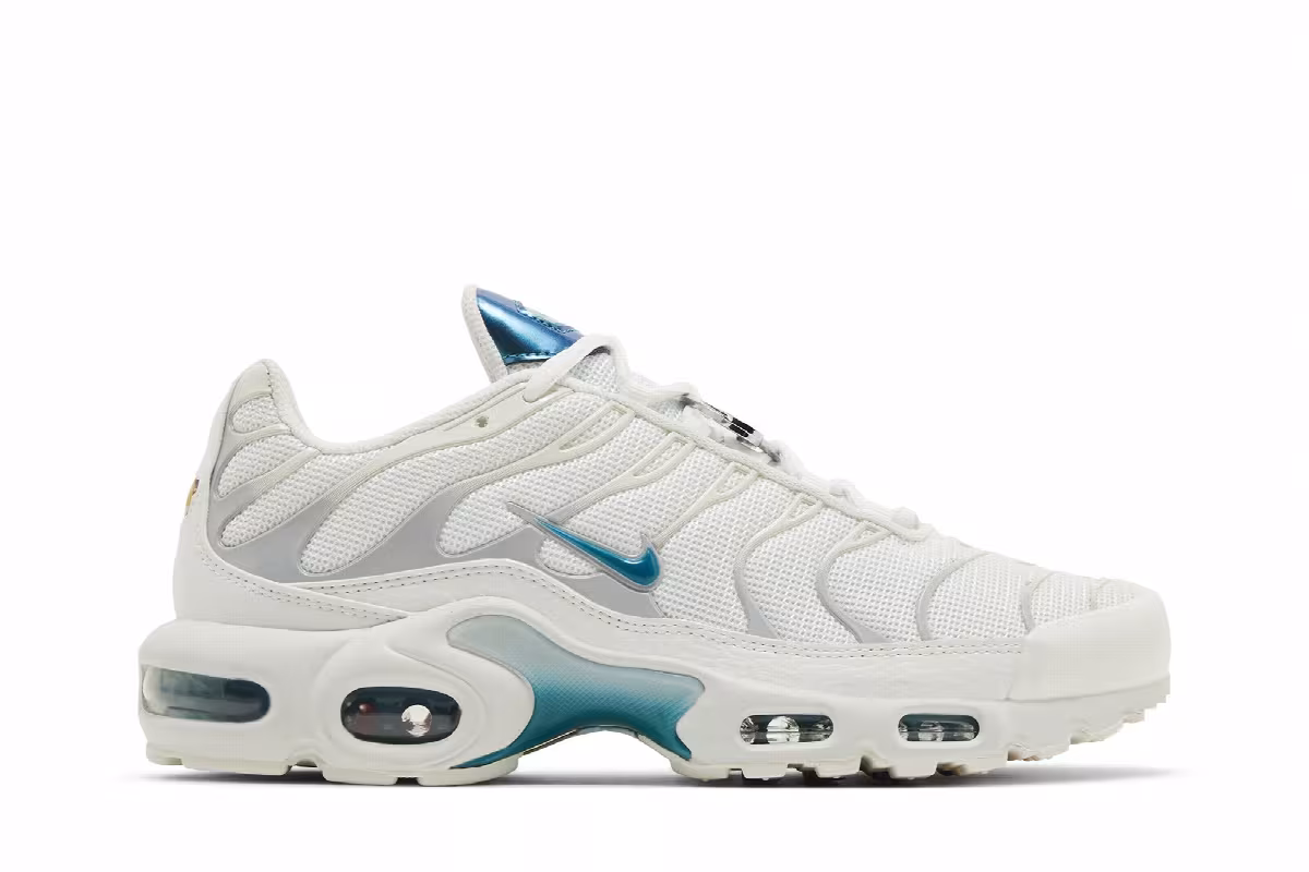Nike Women's Air Max Plus White Bright Spruce, view 2