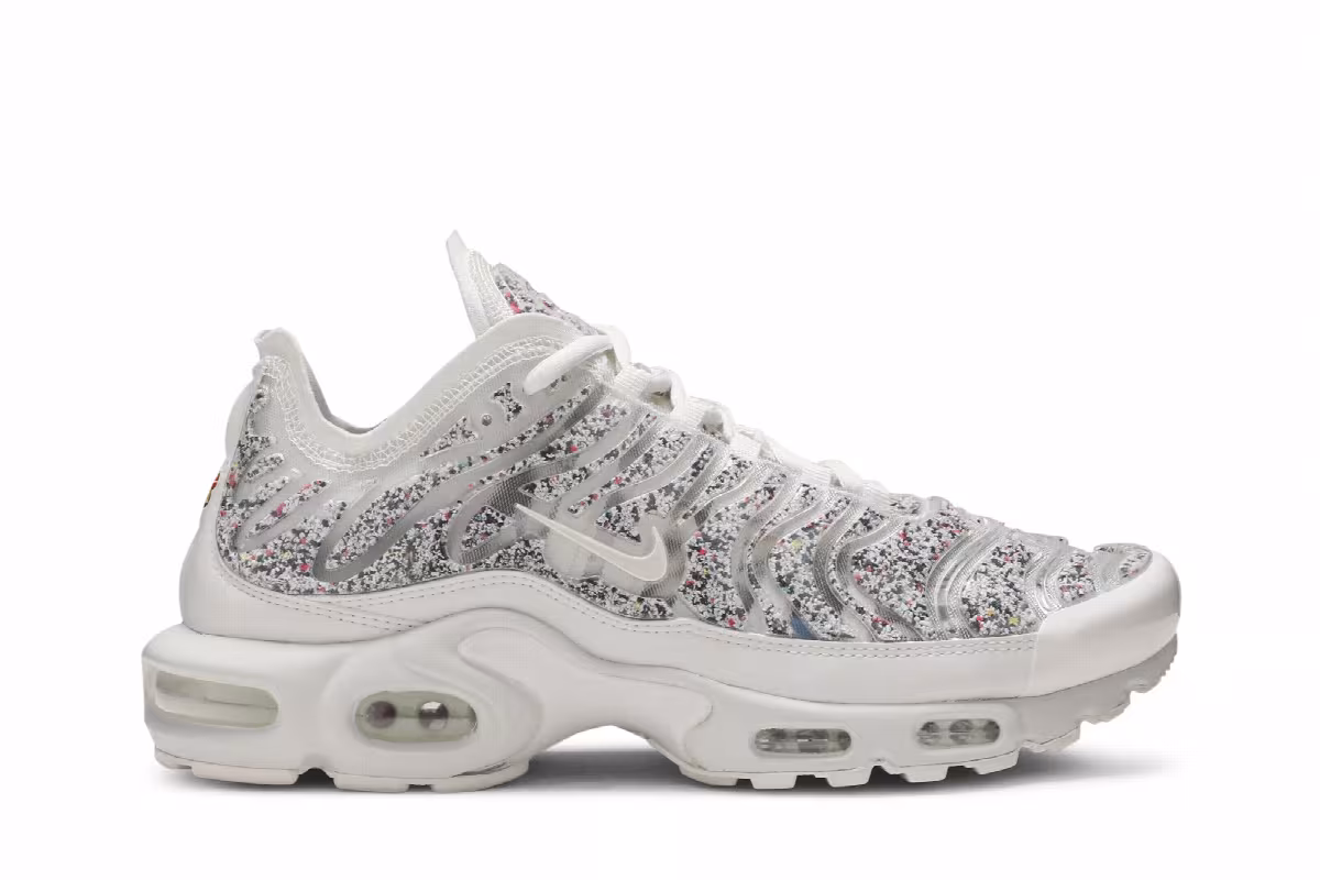 Nike Women's Air Max Plus, view 2