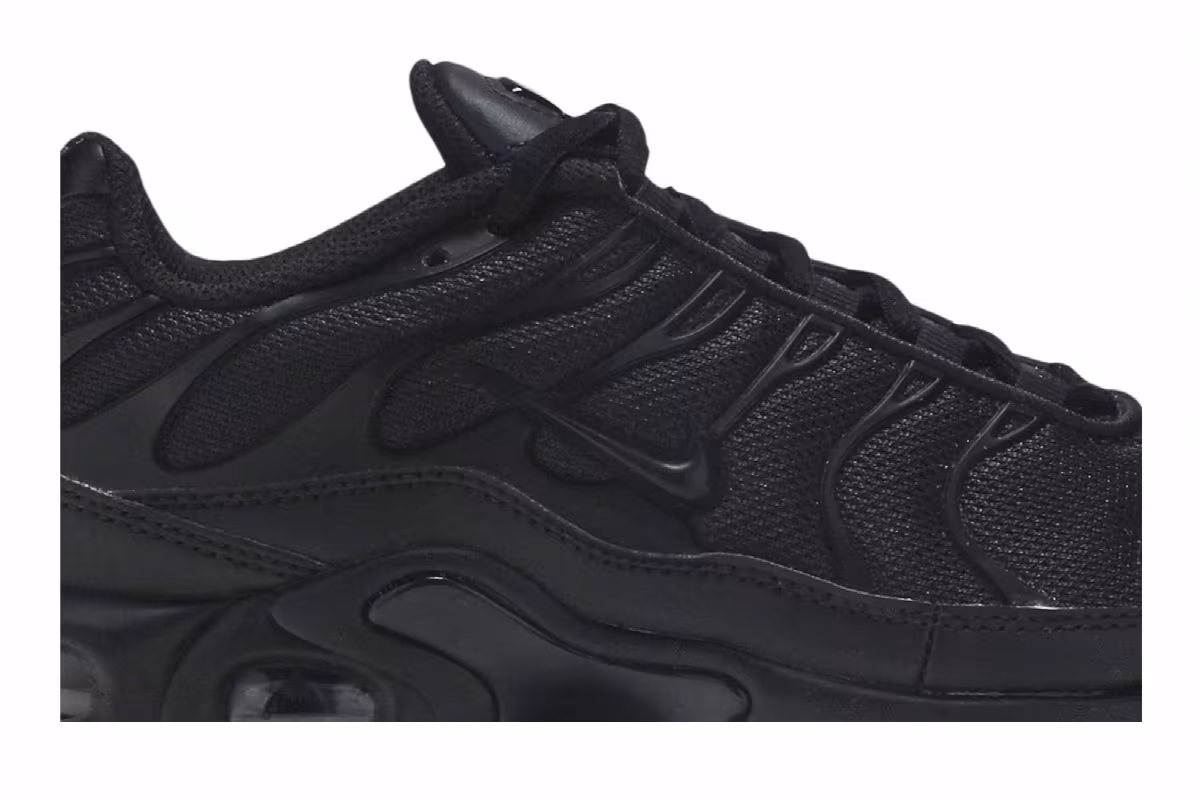 Nike Air Max Plus GS Triple Black, view 3