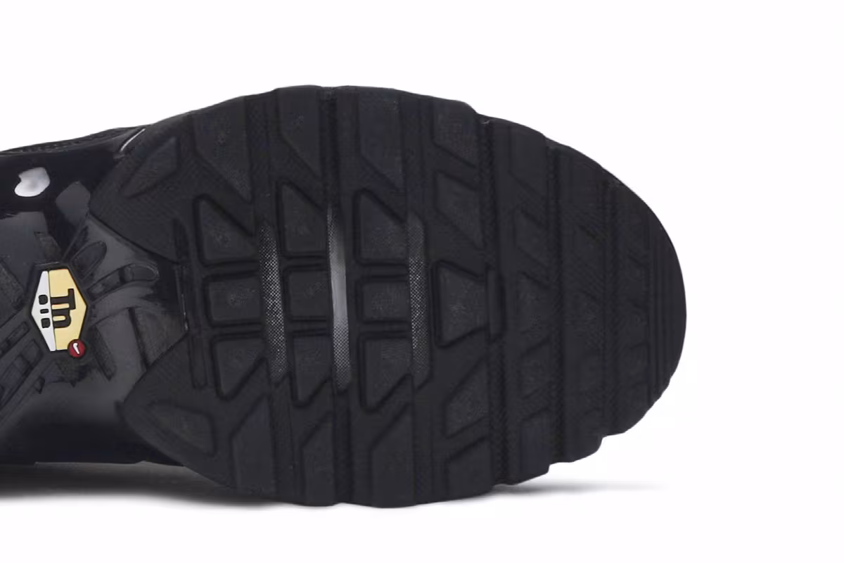 Nike Air Max Plus GS Triple Black, view 6