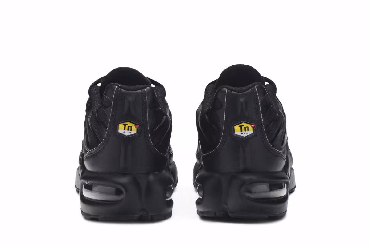 Nike Air Max Plus GS Triple Black, view 7