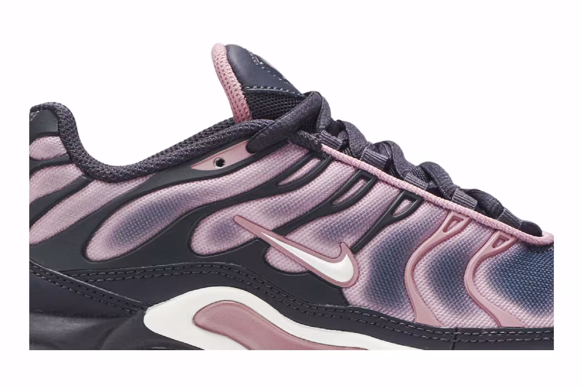 Nike Air Max Plus GS Gridiron Grey, view 3