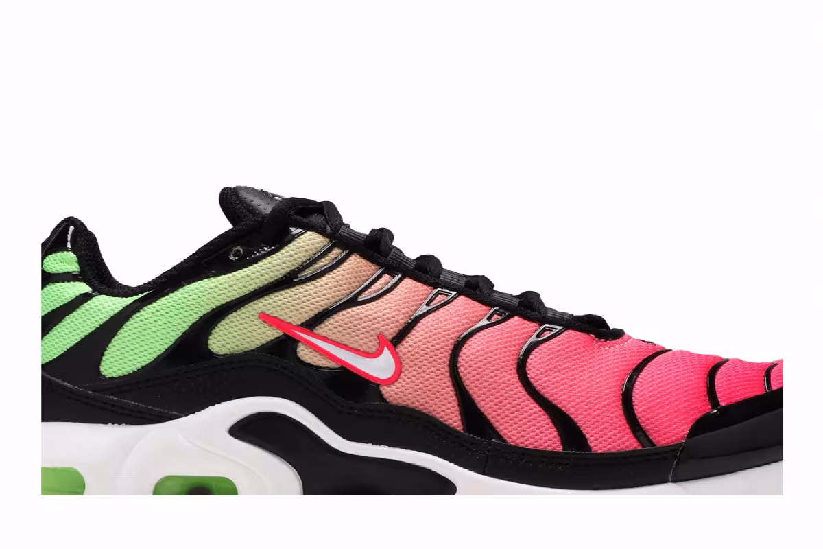Nike Air Max Plus GS Green Strike Flash Crimson, view 3