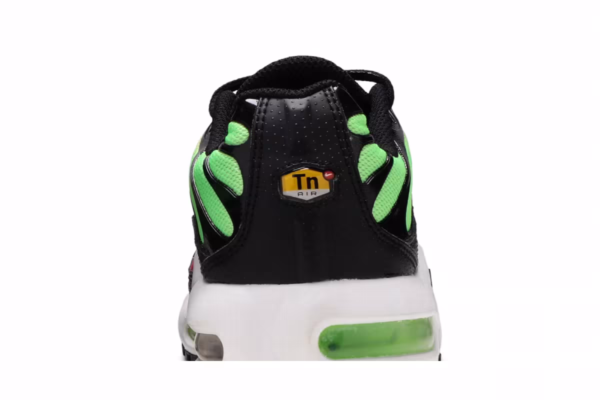 Nike Air Max Plus GS Green Strike Flash Crimson, view 8