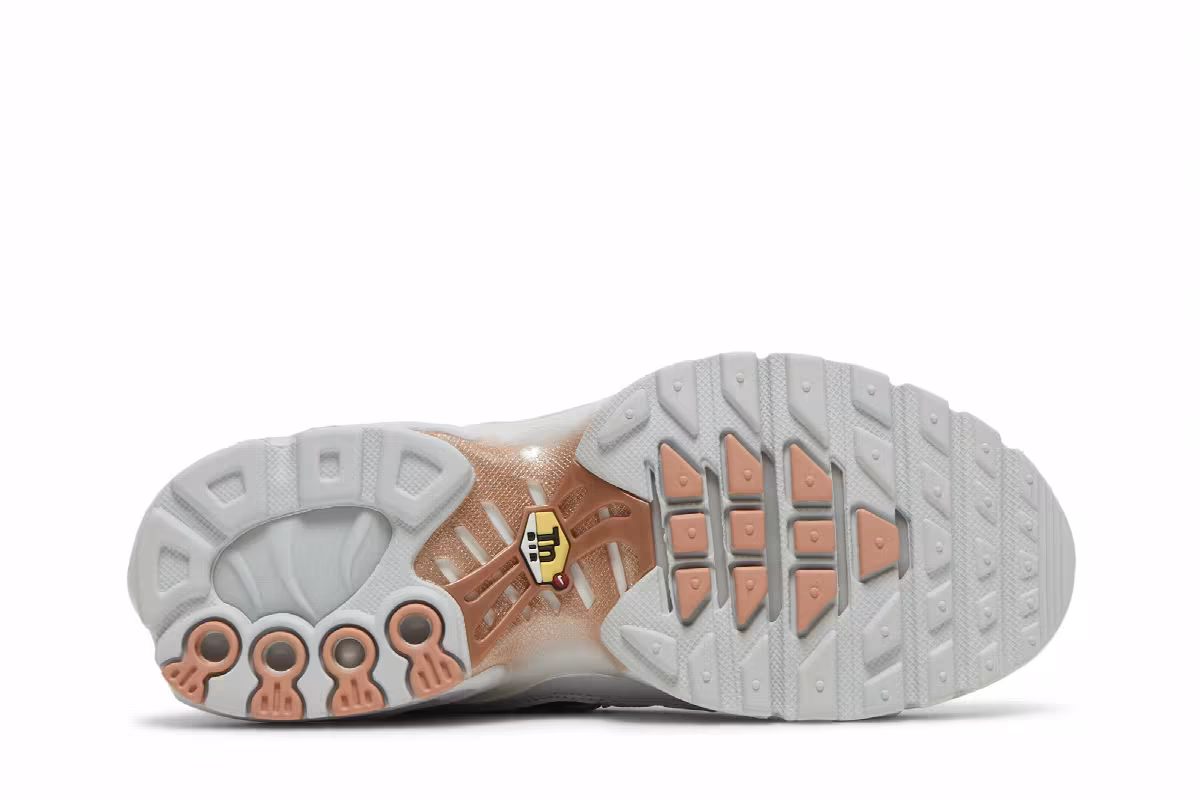 Nike Air Max Plus GS Pure Platinum, view 5