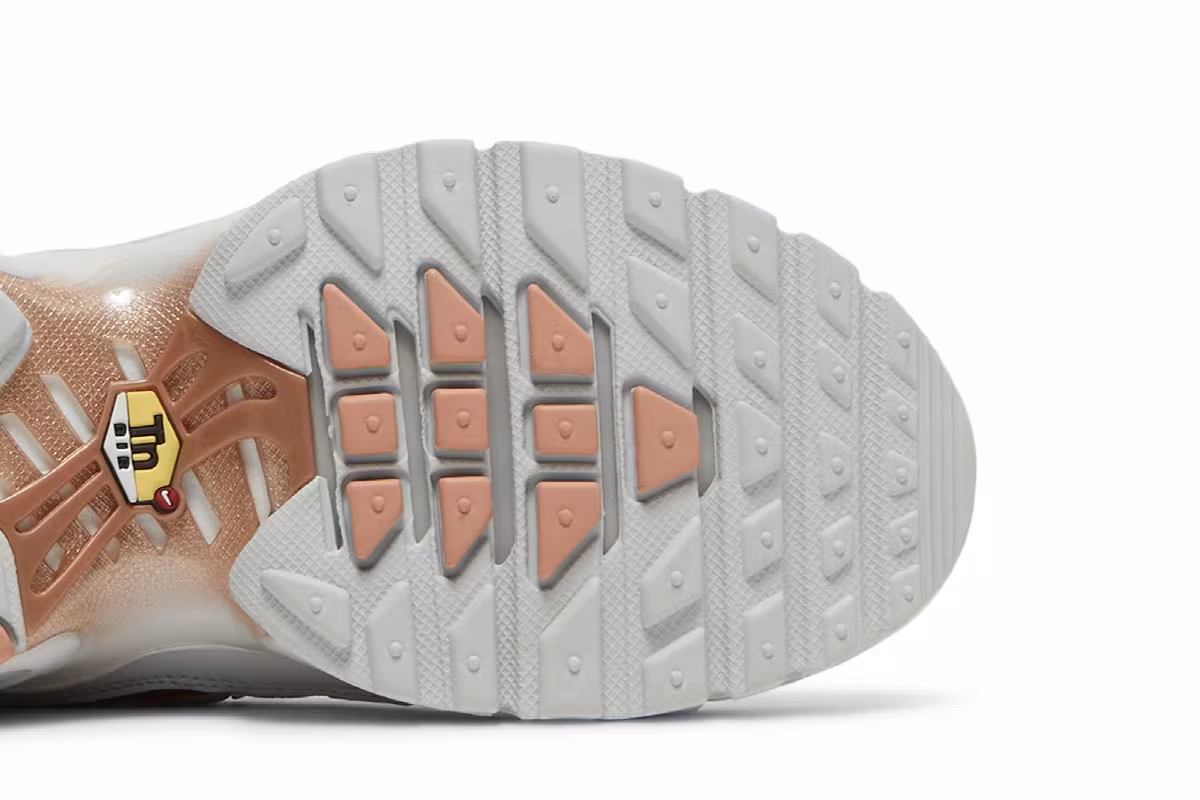 Nike Air Max Plus GS Pure Platinum, view 6