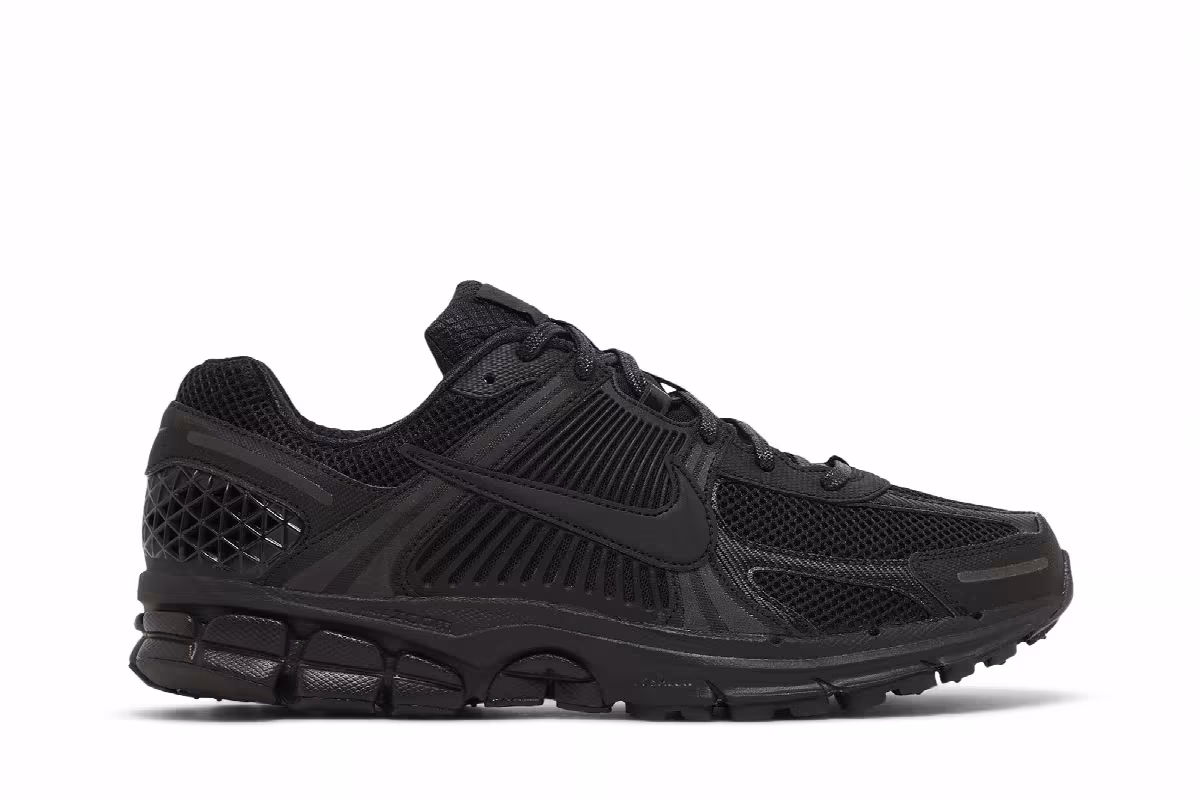 Nike Air Zoom Vomero 5 Triple Black, view 2