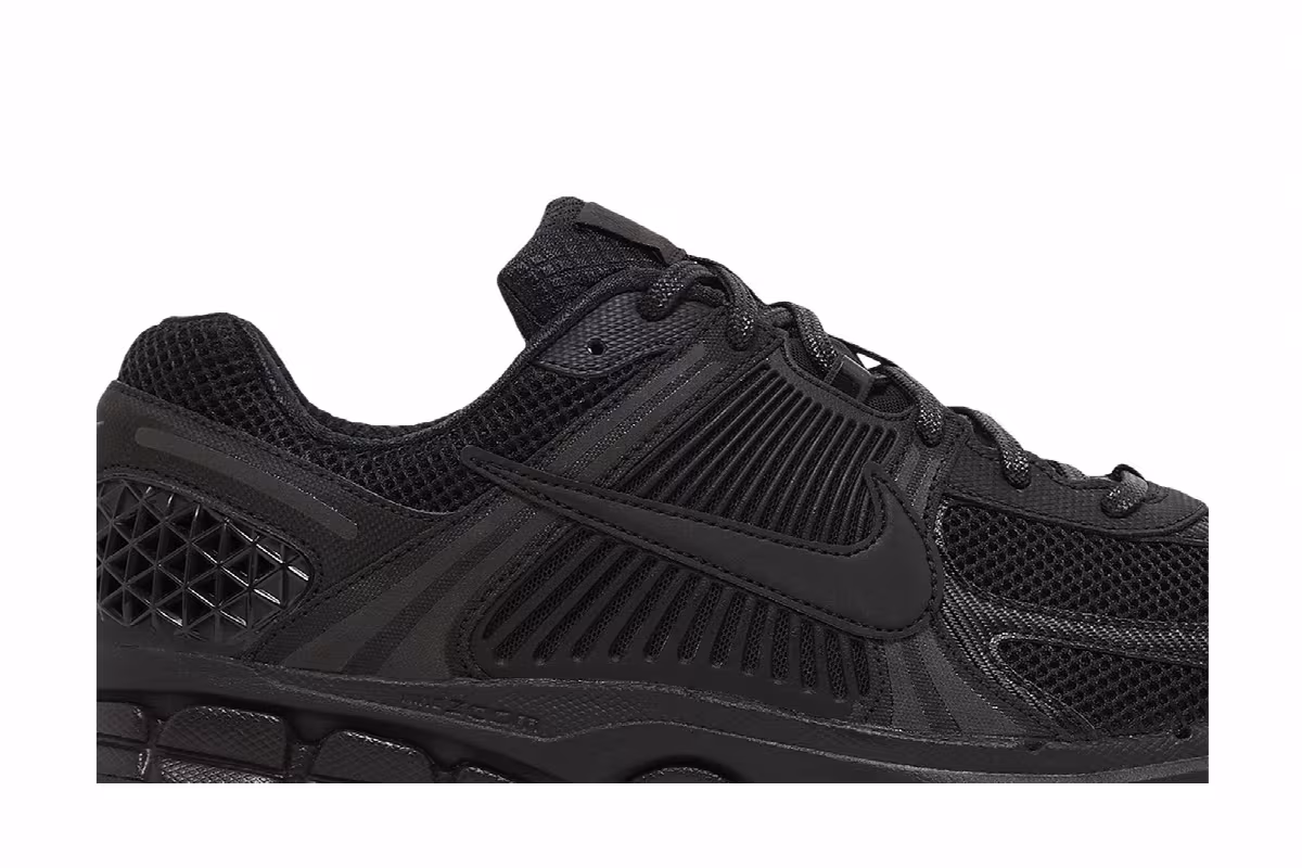 Nike Air Zoom Vomero 5 Triple Black, view 3
