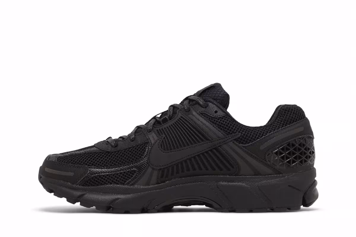 Nike Air Zoom Vomero 5 Triple Black, view 4
