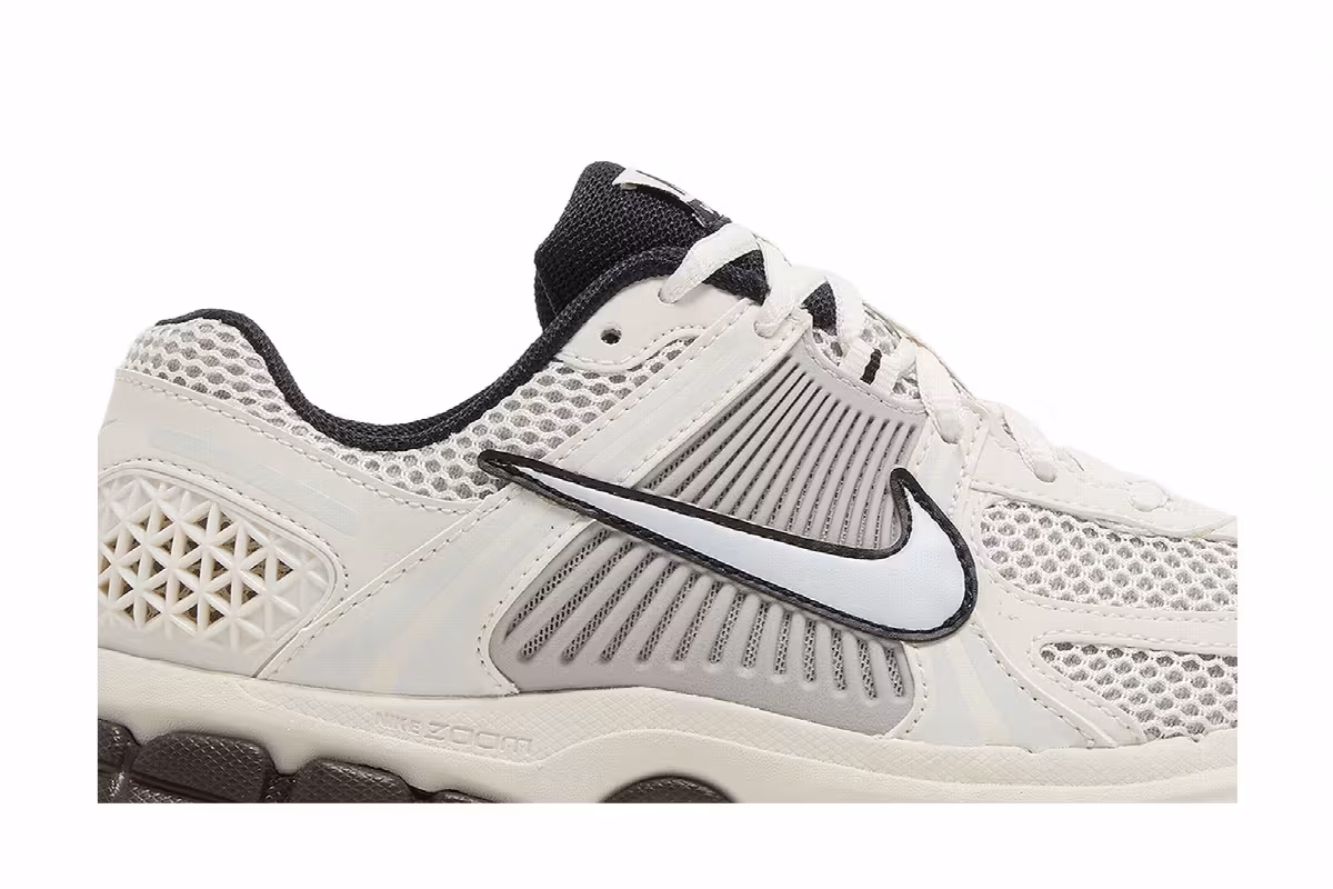 Nike Women's Air Zoom Vomero 5 Phantom, view 3