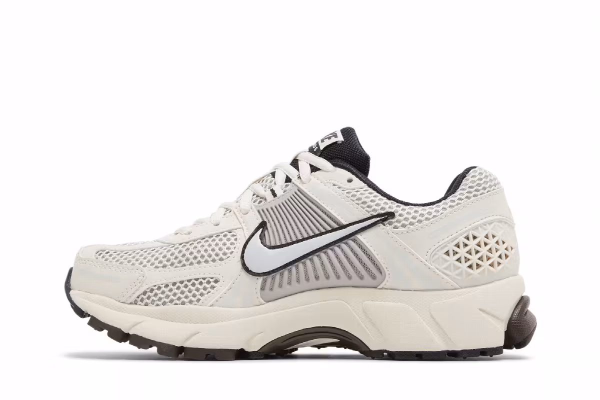 Nike Women's Air Zoom Vomero 5 Phantom, view 4