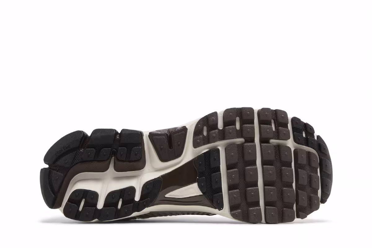 Nike Women's Air Zoom Vomero 5 Phantom, view 5