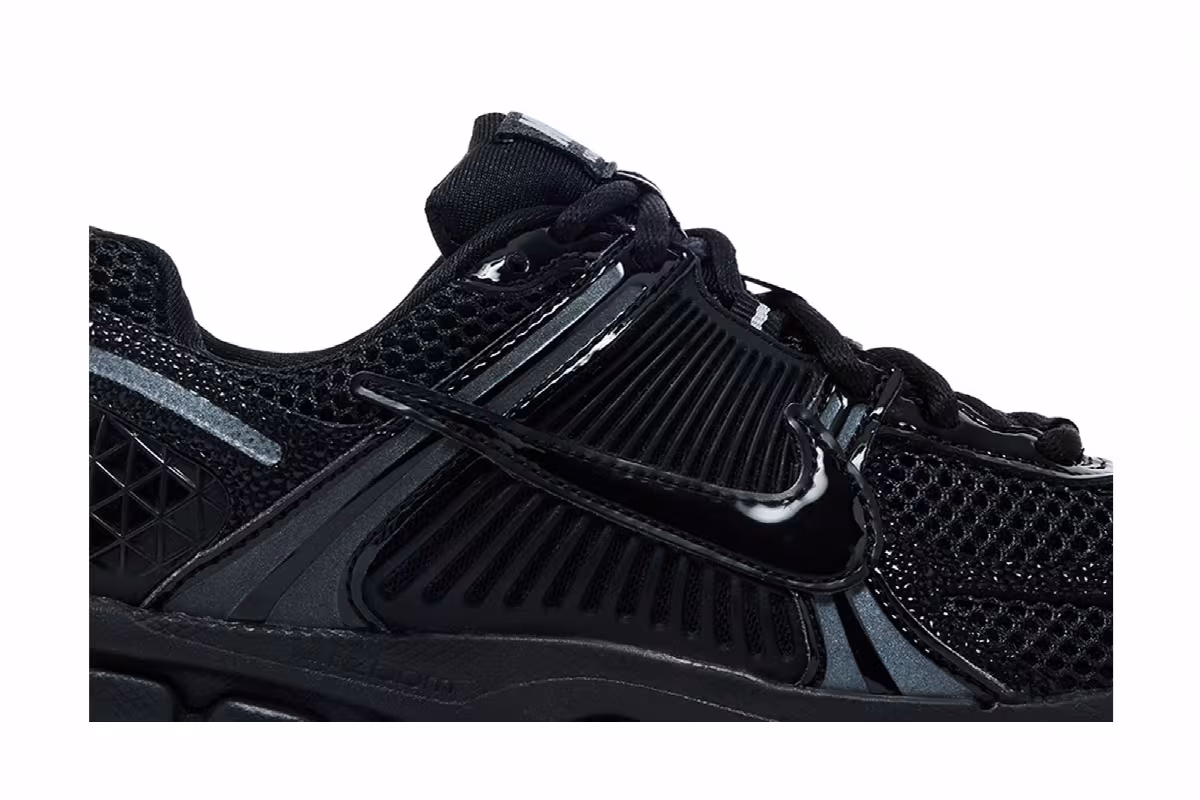 Nike Women's Air Zoom Vomero 5 Black Metallic Silver Anthracite, view 3